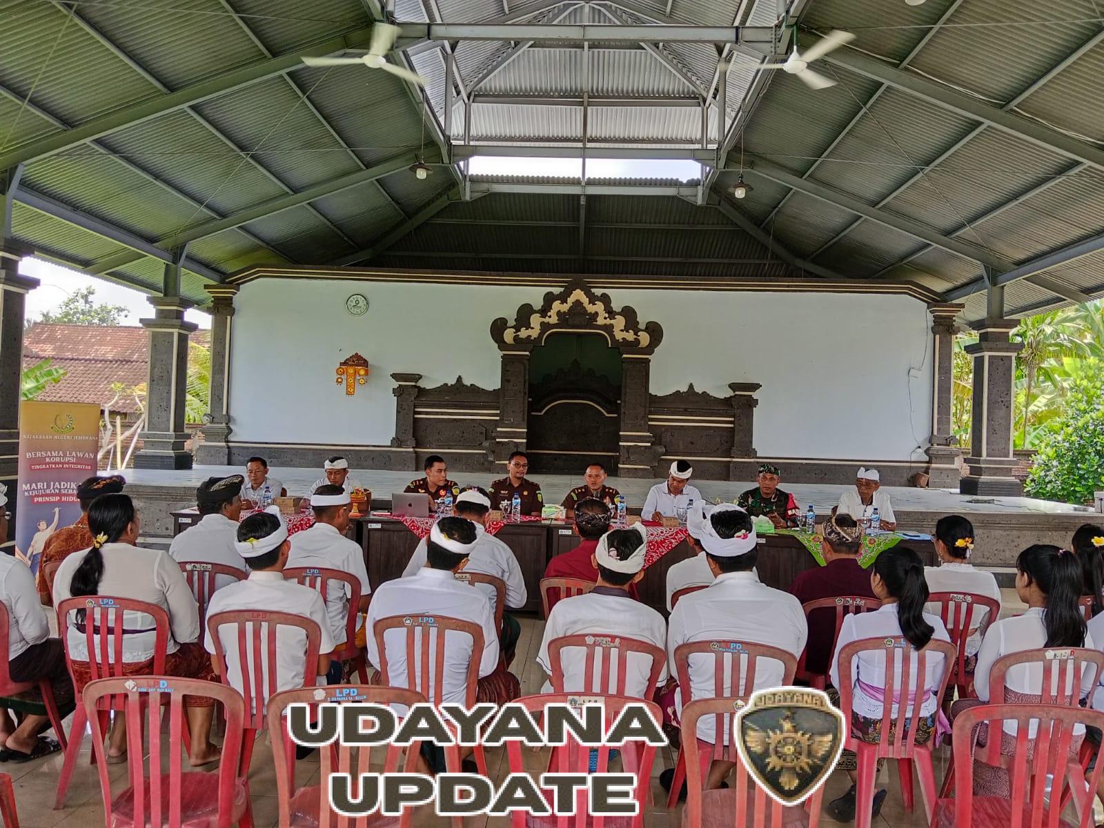 Babinsa Desa Baluk Hadiri Sosialisasi Hukum, Dukung Pencegahan Korupsi di LPD Desa Adat