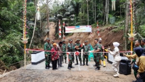 Danrem 162/WB Resmikan Pompa Hidram dan Jembatan TMMD