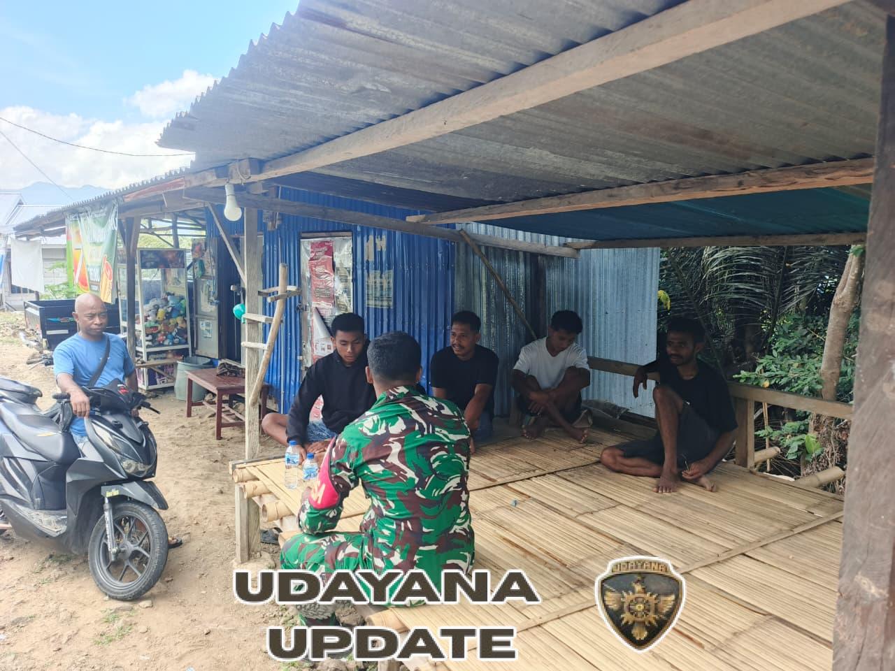 Babinsa Koramil 1602-04/Maurole Tingkatkan Kemanunggalan TNI-Rakyat Lewat Komsos di Desa Kanganara