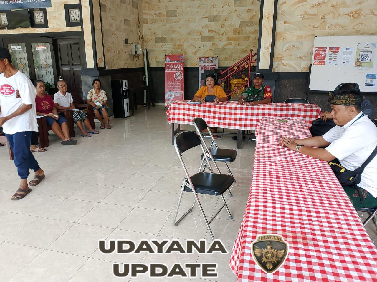 Babinsa Blimbingsari Kawal Penyaluran BLT Tahap XI, Pastikan Bantuan Tepat Sasaran dan Aman