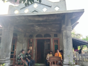 Babinsa Doropeti Ajak Warga Jaga Kebersihan Saat Musim Hujan