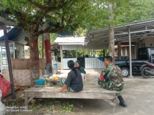 Babinsa Ende Aktif Laksanakan Komsos dan Pamwil, Tingkatkan Rasa Aman Masyarakat