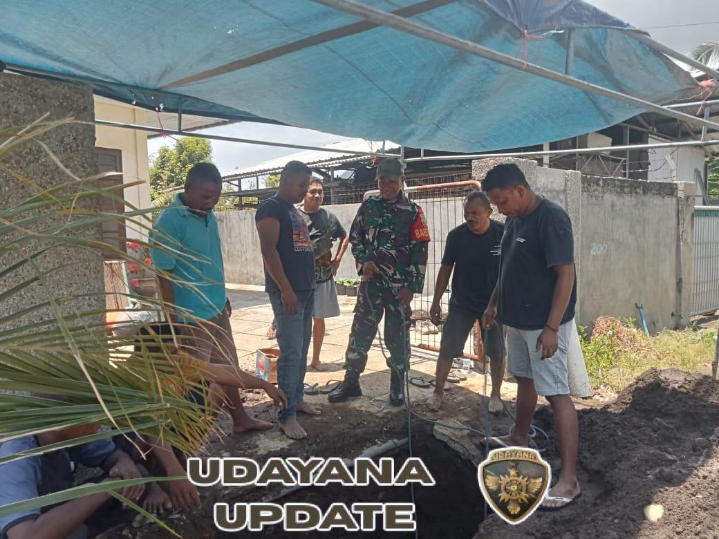 Babinsa Ende Dampingi Petugas PDAM, Pastikan Warga Tetap Aman Saat Perbaikan Pipa