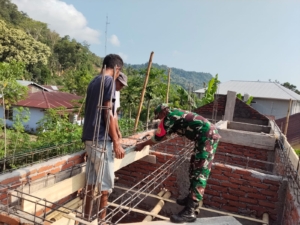 Babinsa Koramil Wolowaru Gelar Karya Bhakti dan Pamwil Bersama Warga Desa Wonda