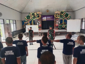 Babinsa Berikan Pelatihan PBB dan Motivasi Kebangsaan kepada Narapidana Narkotika di Rutan Bangli