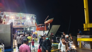 Babinsa Pantai Baru Kawal Keamanan dan Pemantauan Kapal Garda Maritim 3 di Pelabuhan ASDP