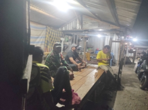 Babinsa Konte Serda Irwan Ajak Warga Jaga Kamtibmas Lewat Patroli Malam