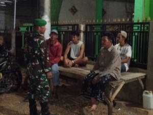 Babinsa Koramil Monta Selalu Ada untuk Warga lewat Patroli dan Ronda Malam