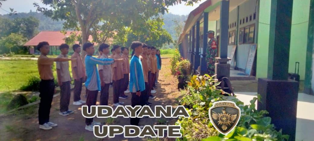 Babinsa Koramil 1628-01/Taliwang Beri Pembekalan Dasar PBB di SMKN 1 Brang Rea