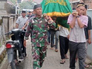 Babinsa Beru Hadiri Pemakaman Warga Binaan, Wujud Kepedulian TNI terhadap Masyarakat