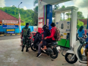 Babinsa Dasan Anyar Gelar Patroli dan Komsos, Wujudkan Keamanan Wilayah Binaan