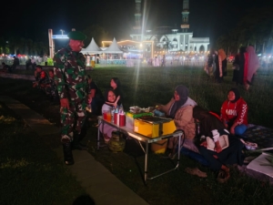 Serda A. Rahman Patroli Malam Ajak Warga Taliwang Jaga Keamanan Lingkungan