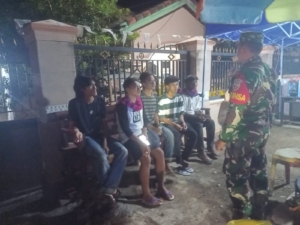 Babinsa Koramil Bolo Gelar Ronda Malam untuk Keamanan Warga