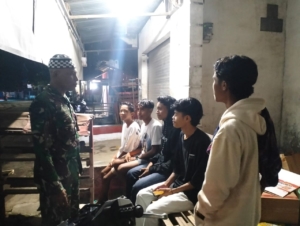 Babinsa Koramil 1608-06/Wawo Gelar Patroli dan Ronda Malam untuk Keamanan Warga