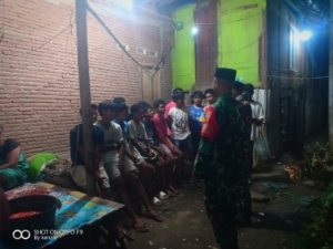 Patroli Siskamling di Desa Rai Oi Jaga Keamanan Wilayah Sape