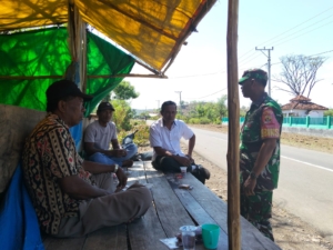 Babinsa Oisaro Ajak Warga Jaga Kamtibmas dan Harmoni Sosial