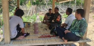 Babinsa Desa Kelanir Sertu Ashar Aktif Jalin Komsos dan Pantau Kondisi Wilayah Binaan