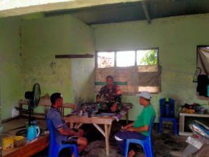 Babinsa Desa Dasan Anyar Serda Yakub Gelar Patroli dan Komsos Jaga Kondusivitas Wilayah