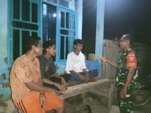Babinsa Koramil Bolo Gelar Ronda Malam Tingkatkan Keamanan Lingkungan