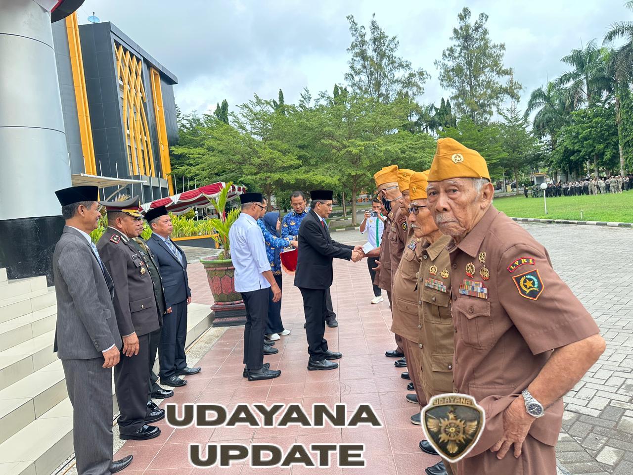 Kodim 1615/Lotim Kobarkan Semangat Nasionalisme di Upacara Hari Pahlawan ke-80 