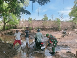 Serka Munir Dorong Semangat Gotong Royong Warga Tingkatkan Akses Jalan Desa