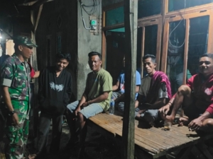 Babinsa Koramil Bolo Gelar Ronda Malam untuk Jaga Keamanan Desa