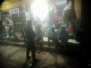 Babinsa Kelurahan Bali Satu Ajak Warga Ronda Malam dan Waspada Bahaya Banjir