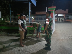 Sinergi dan Kepedulian, TNI Koramil Lape Lopok Amankan Wilayah Lewat Patroli Malam