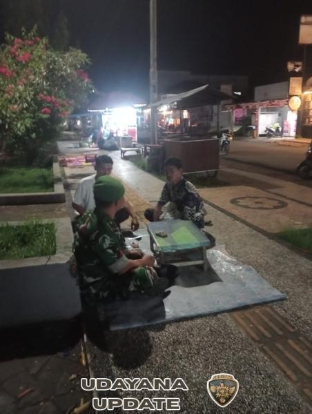 Babinsa Koramil 1628-01/Taliwang Kopka Akhiru Fansuri Patroli Malam Jaga Kamtibmas di Wilayah Binaan