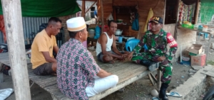 Babinsa Jambu Ajak Warga Gotong Royong Pagar Lahan Jelang Musim Tanam