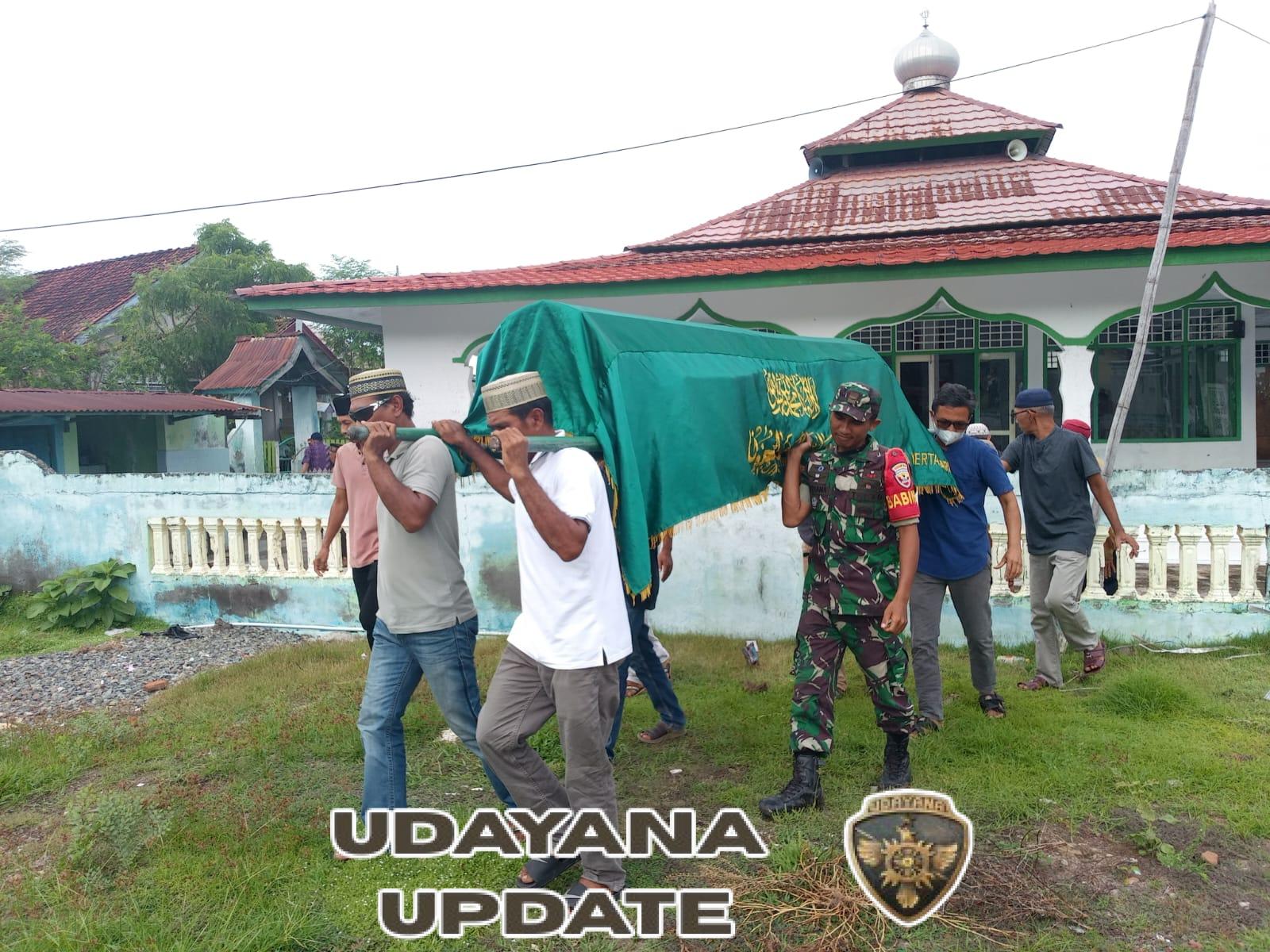 Babinsa Labuhan Kertasari Hadiri Prosesi Melayat Warga, Tunjukkan Kepedulian Sosial