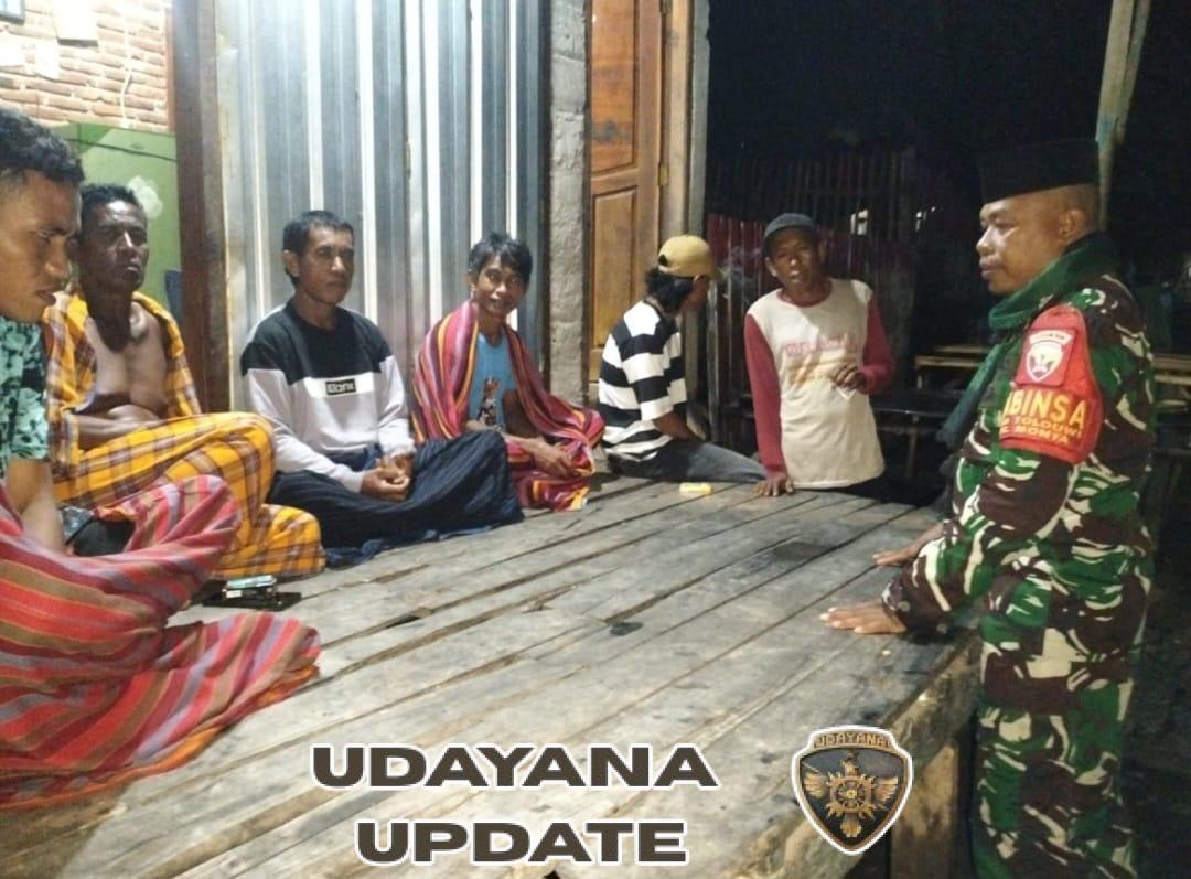 Babinsa Monta Intensifkan Patroli dan Ronda Malam Bersama Warga