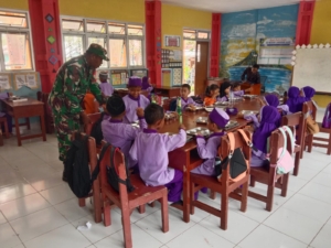 Babinsa Alas Awasi Penyaluran Makanan Bergizi Gratis untuk PAUD dan TK di Kecamatan Alas