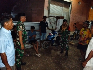 Babinsa Serda Junaidin Pimpin Patroli Siskamling di Kecamatan Sape dan Lambu