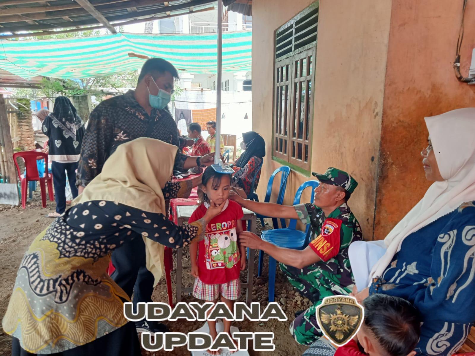 Wujud Kepedulian TNI: Sertu Muslimin Hadir Dampingi Warga Desa Bre dalam Pelayanan Posyandu