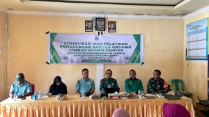 Babinsa Desa Air Suning Sertu Ruslin Dukung Pelatihan Pengelolaan Sampah Organik bagi Warga Desa
