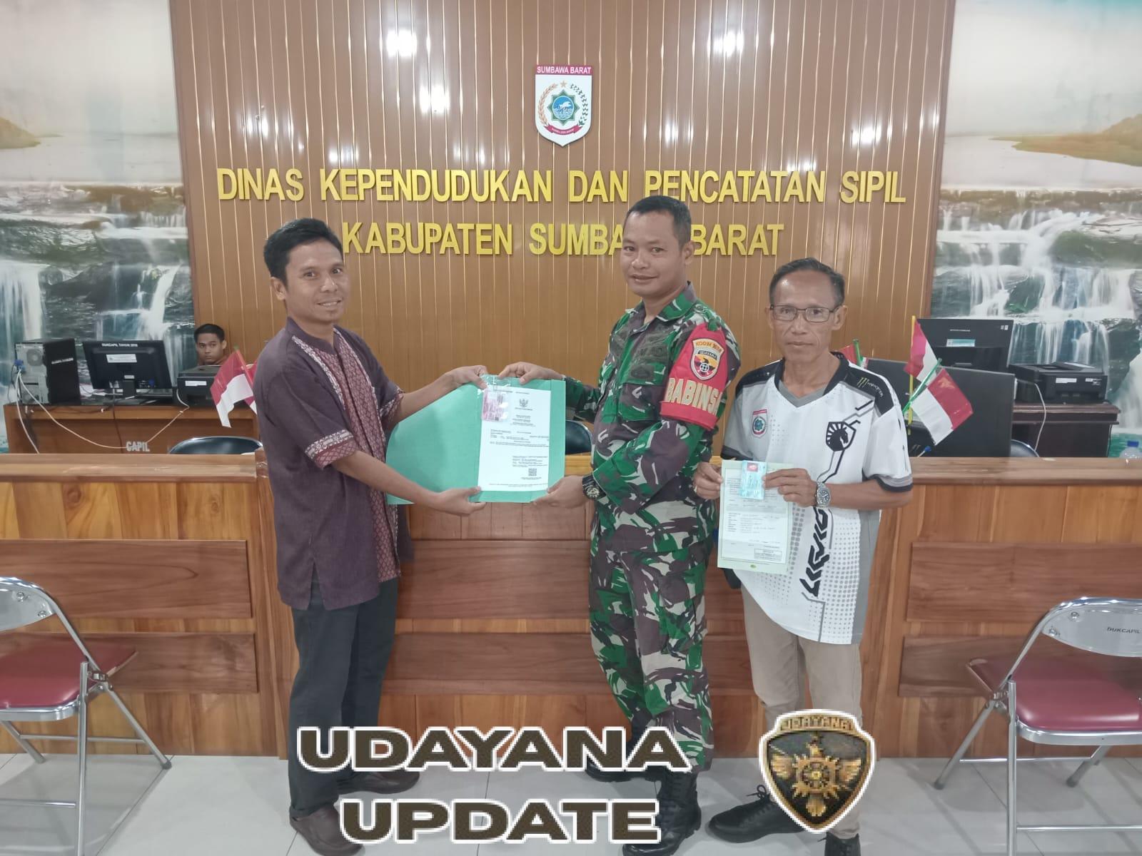 Babinsa Sampir Koptu Fahrurrozi Gerak Cepat Bantu Warga Urus dan Terima Akta Kelahiran di Hari Juang Kartika TNI AD