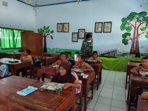 Serka Toto Dampingi dan Cek Menu Makan Bergizi Gratis untuk 3.500 Siswa Kota Bima