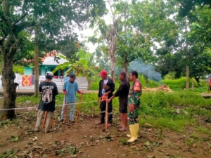 Babinsa Desa Dasan Anyar Kawal Pembangunan Koperasi Merah Putih demi Tingkatkan Ekonomi Warga