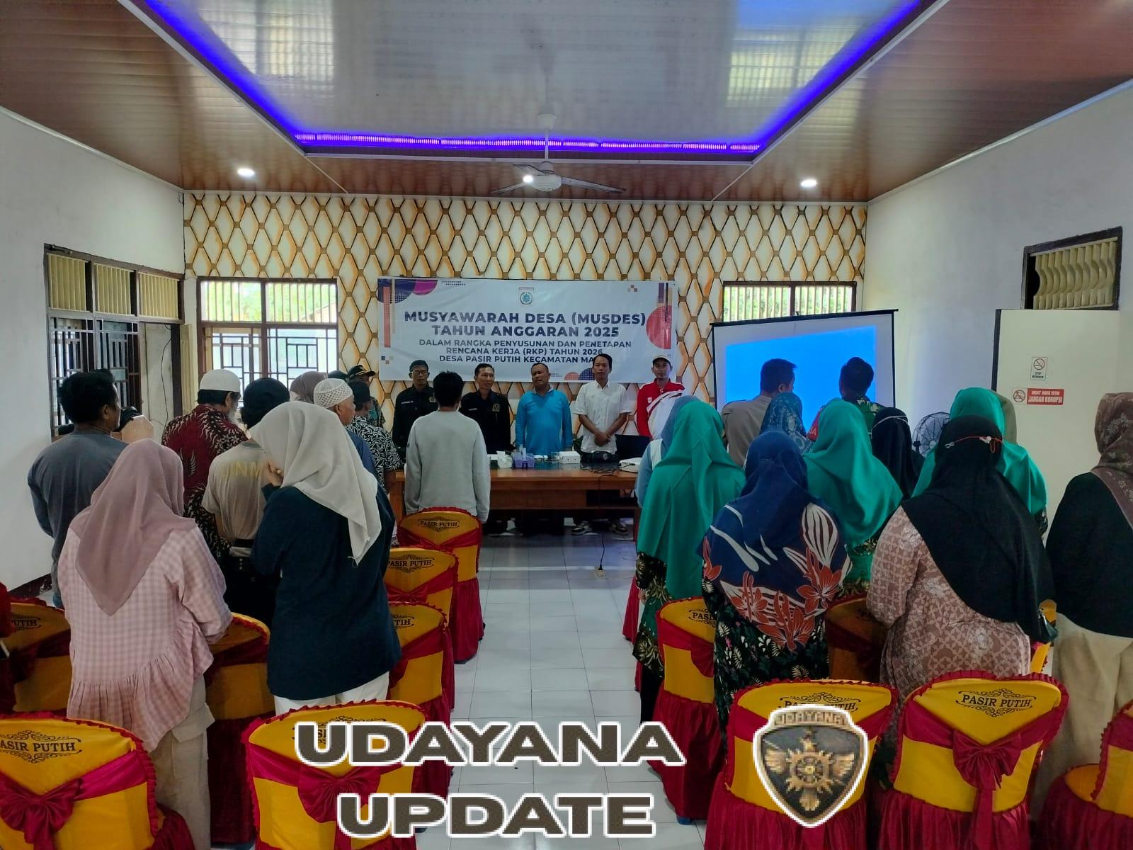 Babinsa Kopda Abdul Halik Kawal Jalannya MUSDES Pasir Putih, Pastikan Perencanaan Pembangunan Berjalan Transparan dan Kondusif