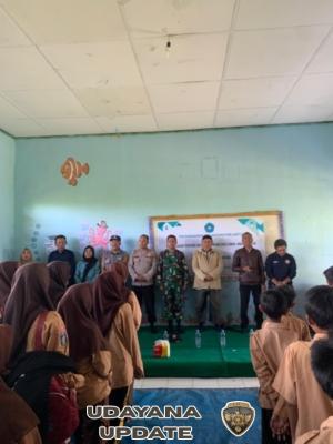 Babinsa Ropang Dukung Sosialisasi Bahaya Narkoba di SMPN 1 Lantung