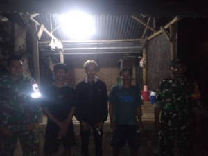 ‎TNI Koramil Ropang Hadir di Tengah Masyarakat Lewat Patroli Malam