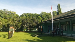 Danramil Manggelewa Bacakan Amanat Kasad dalam Upacara 17 November di Kodim 1614/Dompu