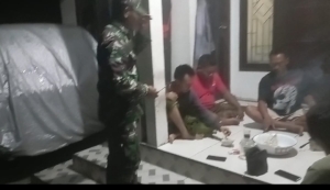 Babinsa Keroya Gelar Patroli Kongkow-Kongkow Jaga Kamtibmas di Aikmel ‎