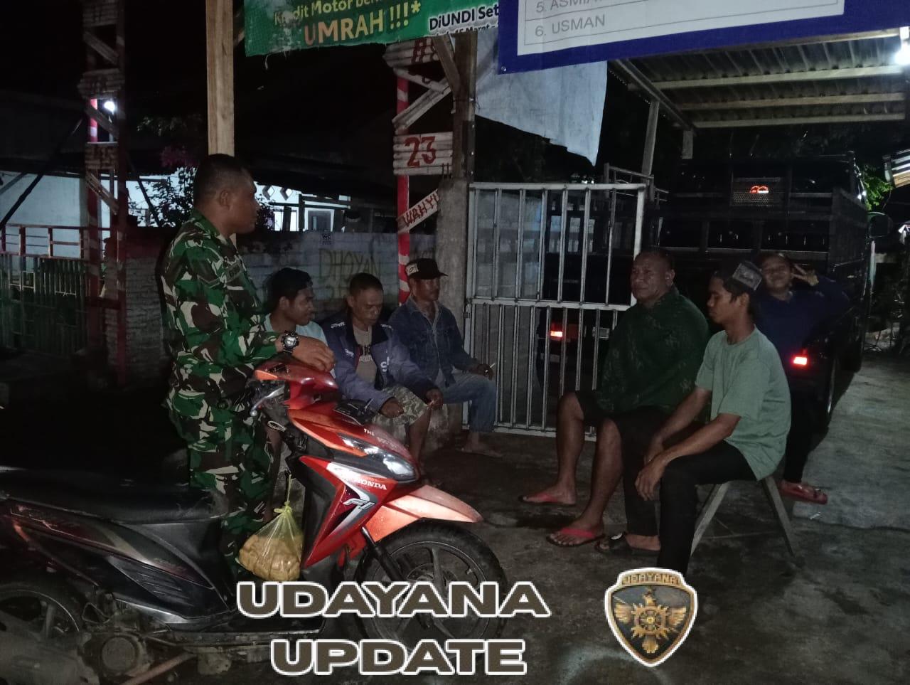 Babinsa Nanga Tumpu Gelar Patroli dan Kongkow Bersama Warga Jaga Kamtibmas