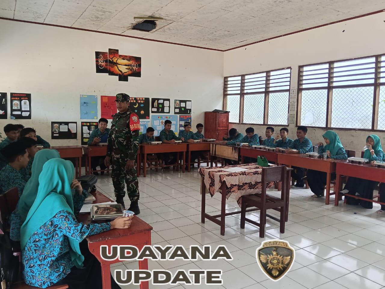 Babinsa Desa Belo Dampingi Program Makan Sehat Bergizi di MTS Al-Qalam Jereweh