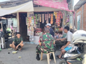 Babinsa Koramil Dompu Ajak Warga Dusun Wawo Timur Tingkatkan Keamanan dan Hindari Penjualan Miras