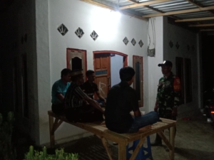 Babinsa Bakajaya Gelar Ronda Malam Bareng Warga untuk Cegah Balap Liar