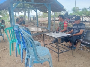 Babinsa Desa Tambak Sari Gelar Komsos, Tekankan Pentingnya Menjaga Keamanan Desa