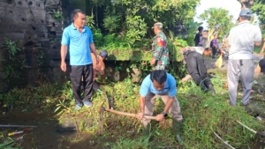 Koramil Sukasada Ajak Masyarakat Perkuat Gotong Royong Peduli Lingkungan